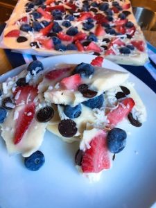 2016_0825_In_the_Kitchen_yogurt_bark