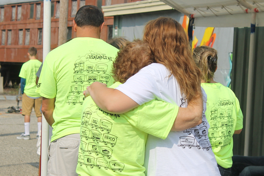 2016_0911_railroad_museum_embrace-1