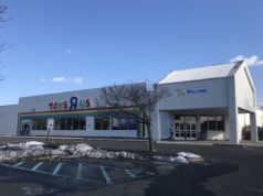 Toys ‘R’ Us throws in the towel, files plan to close all of its remaining 735 U.S. stores, including two in Riverhead
