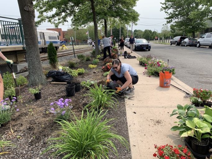 2019_0601_LIRR_station planting - 7